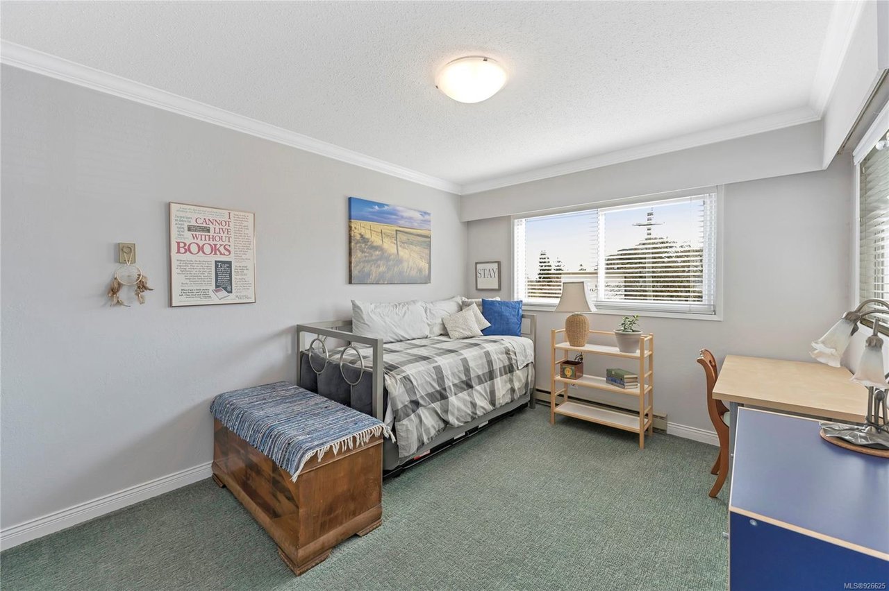 204-848 Esquimalt Rd