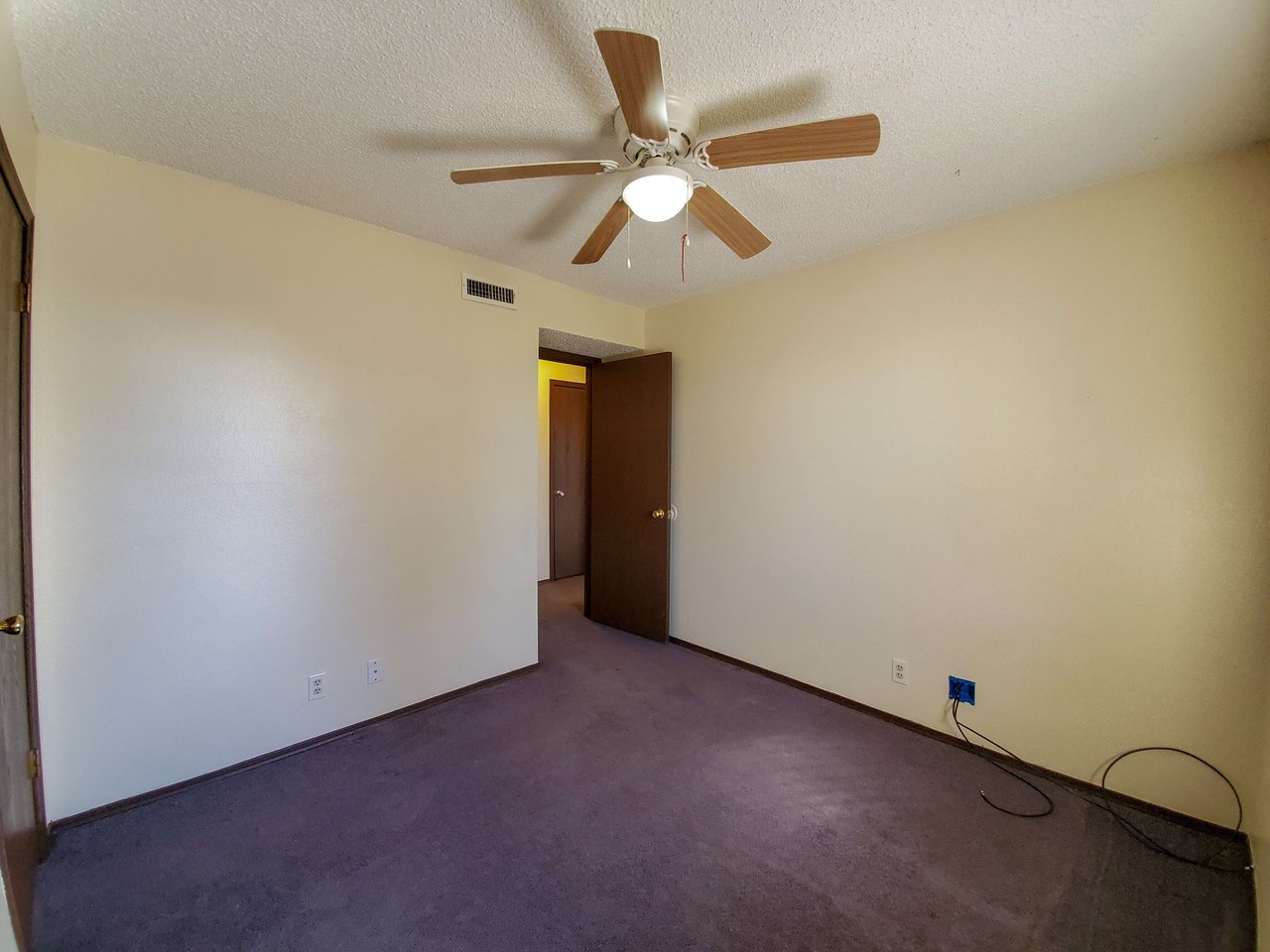 1218 Whispering Glen 