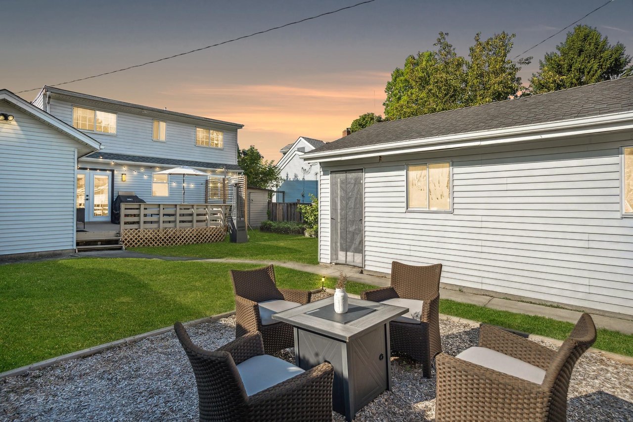1200 Douglas Cres