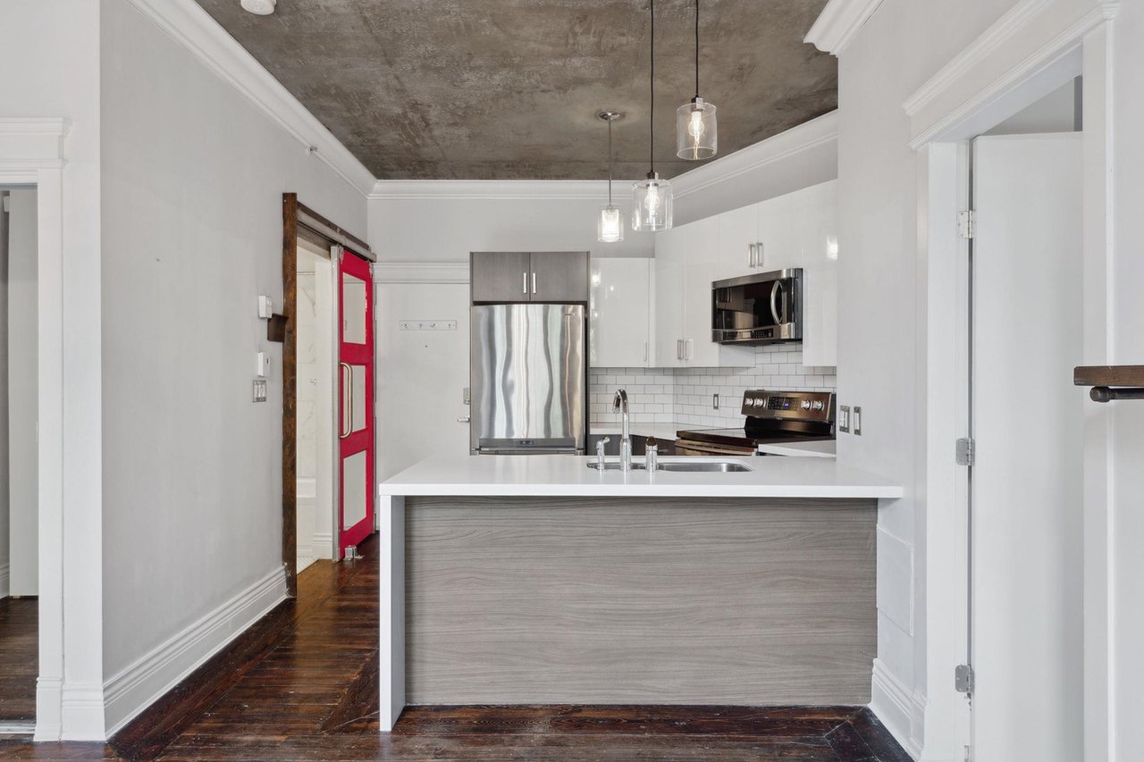 208-22 E Cordova St