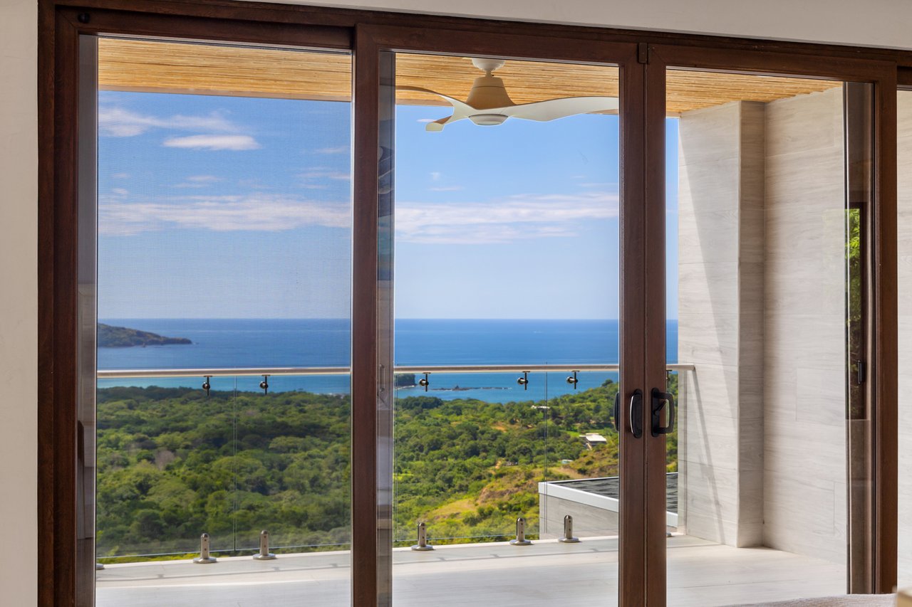 Contemporary Infinity Pool Villa, Flamingo, Guanacaste