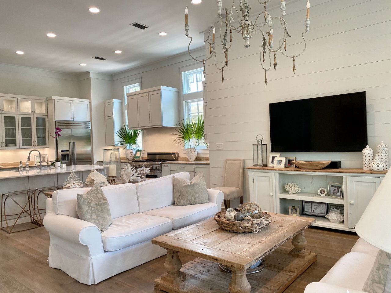 435 W Lake Forest Drive