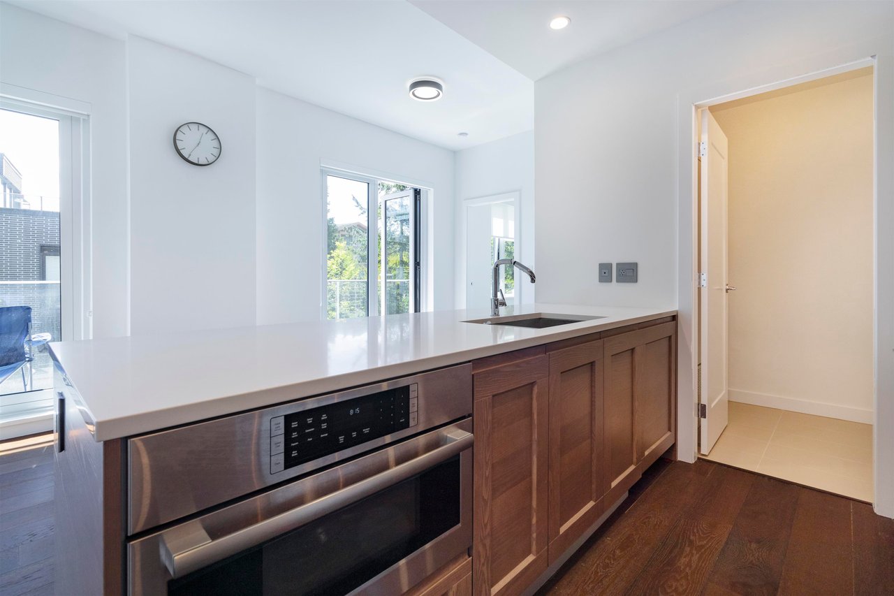 207-5681 Birney Ave