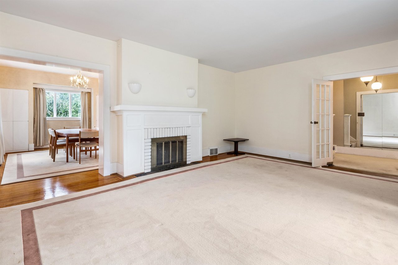 1281 W 32nd Ave