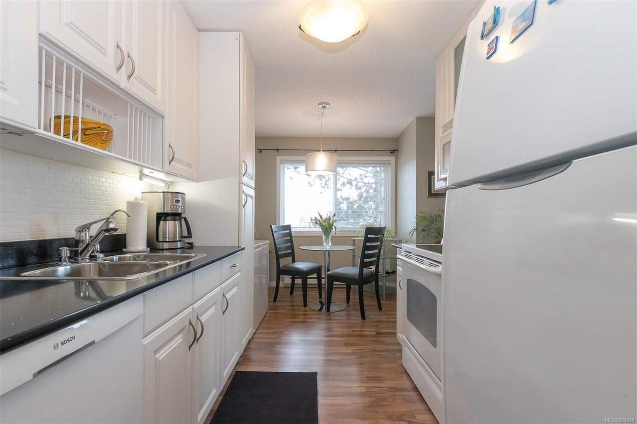 307-10160 Third St, Sidney