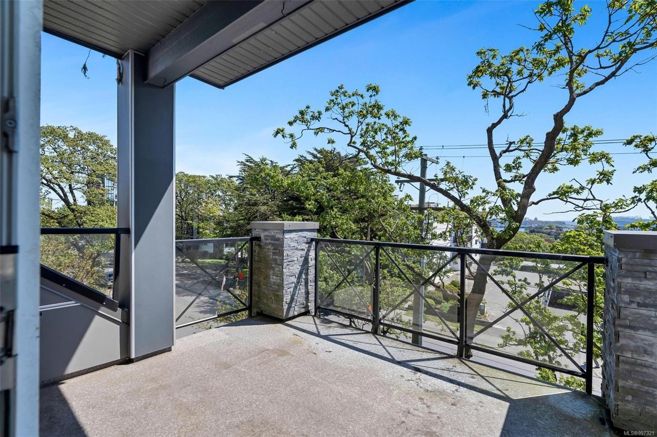 306-924 Esquimalt Rd