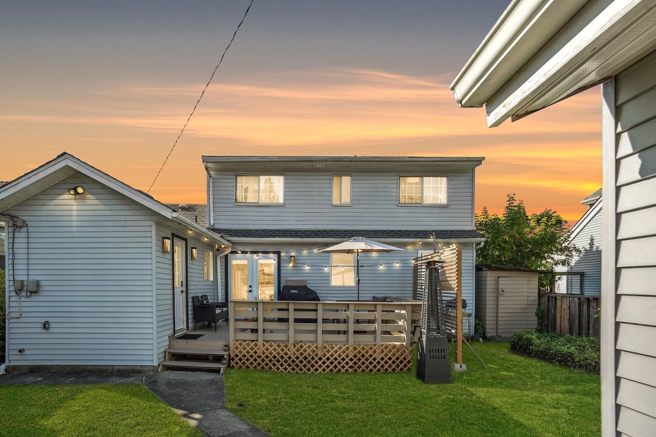 1200 Douglas Cres