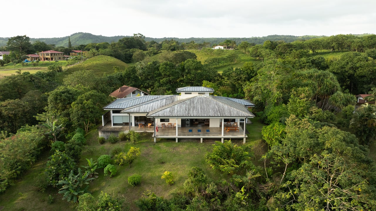 Contemporary Lake View Home, Lake Arenal, Alajuela