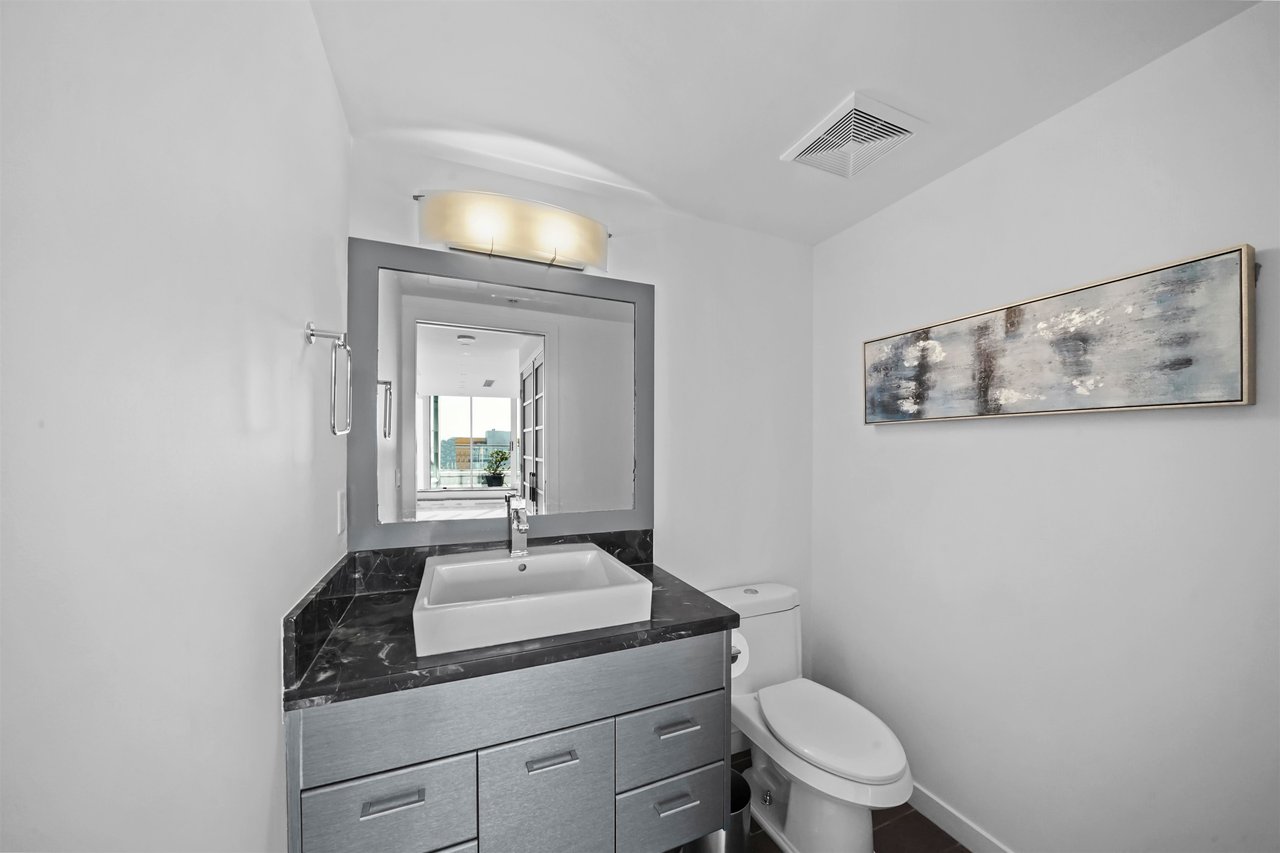 3905-188 Keefer Pl