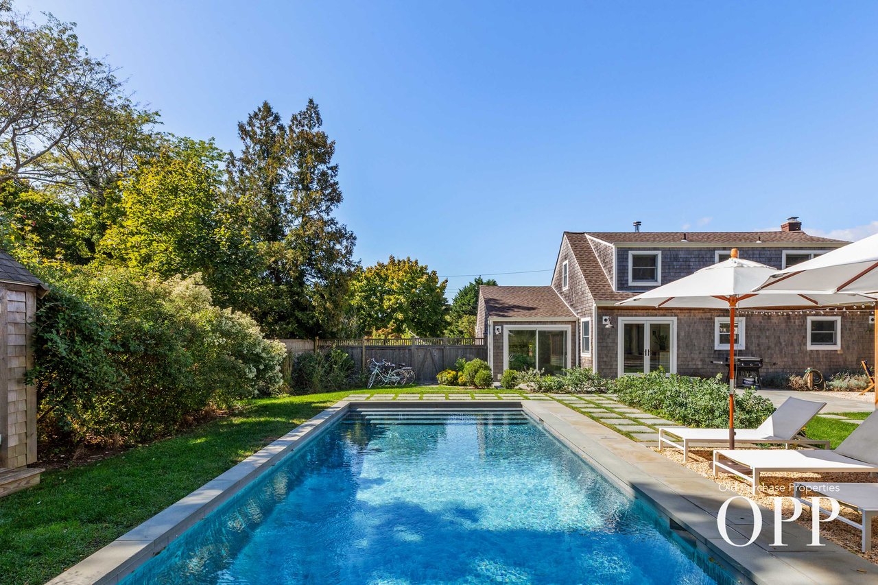  Stylish Cape Cod Retreat in Bellport Village