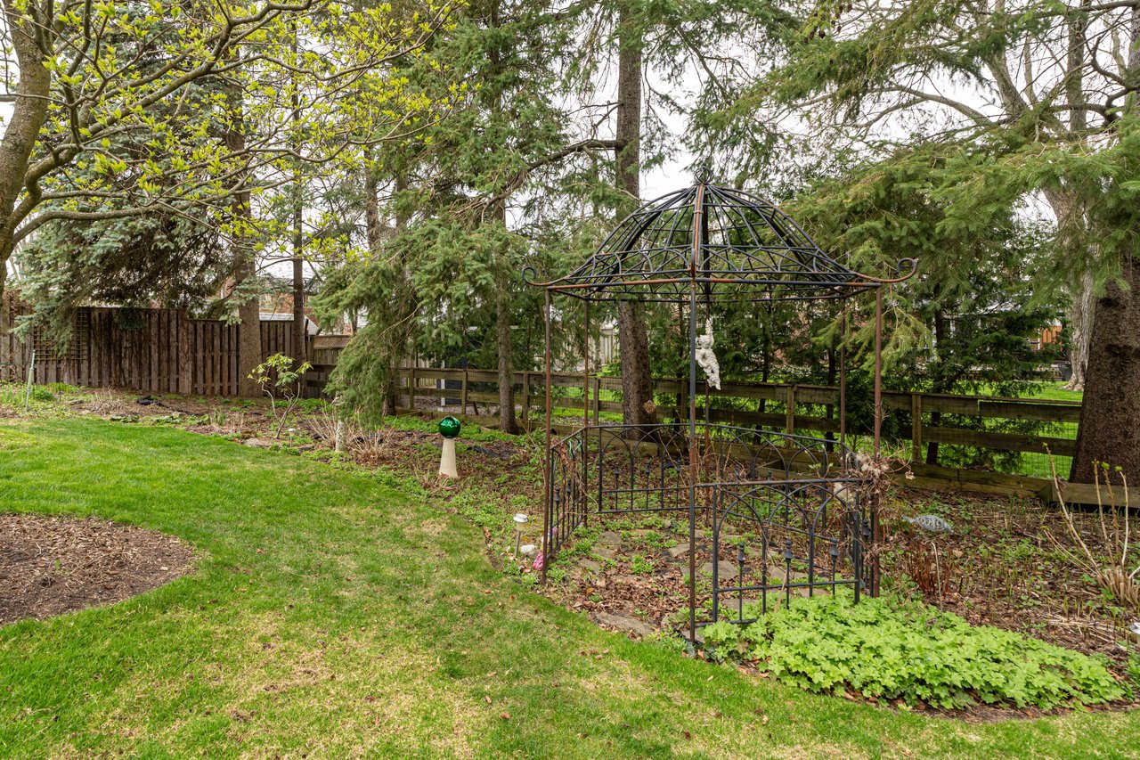 6 John Lyons Rd