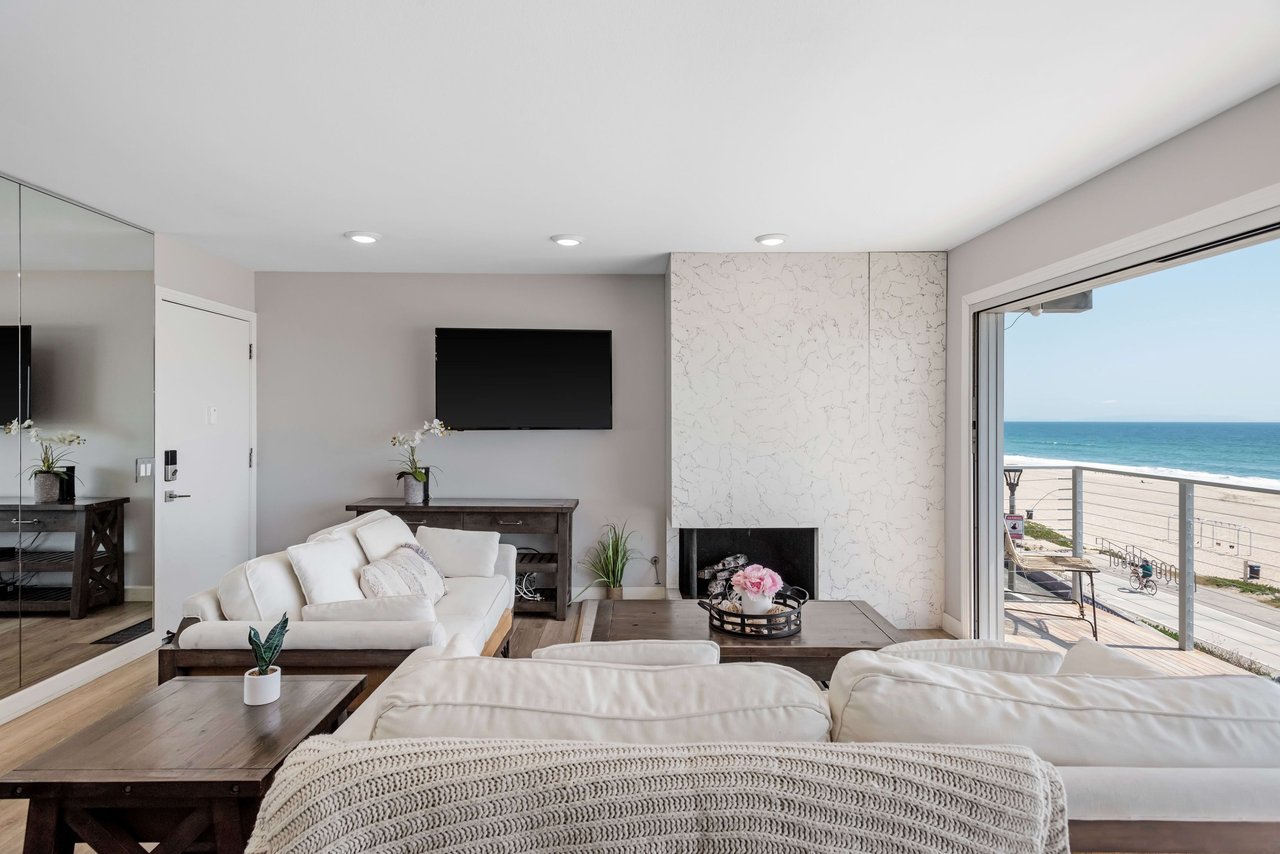 2208 The Strand
