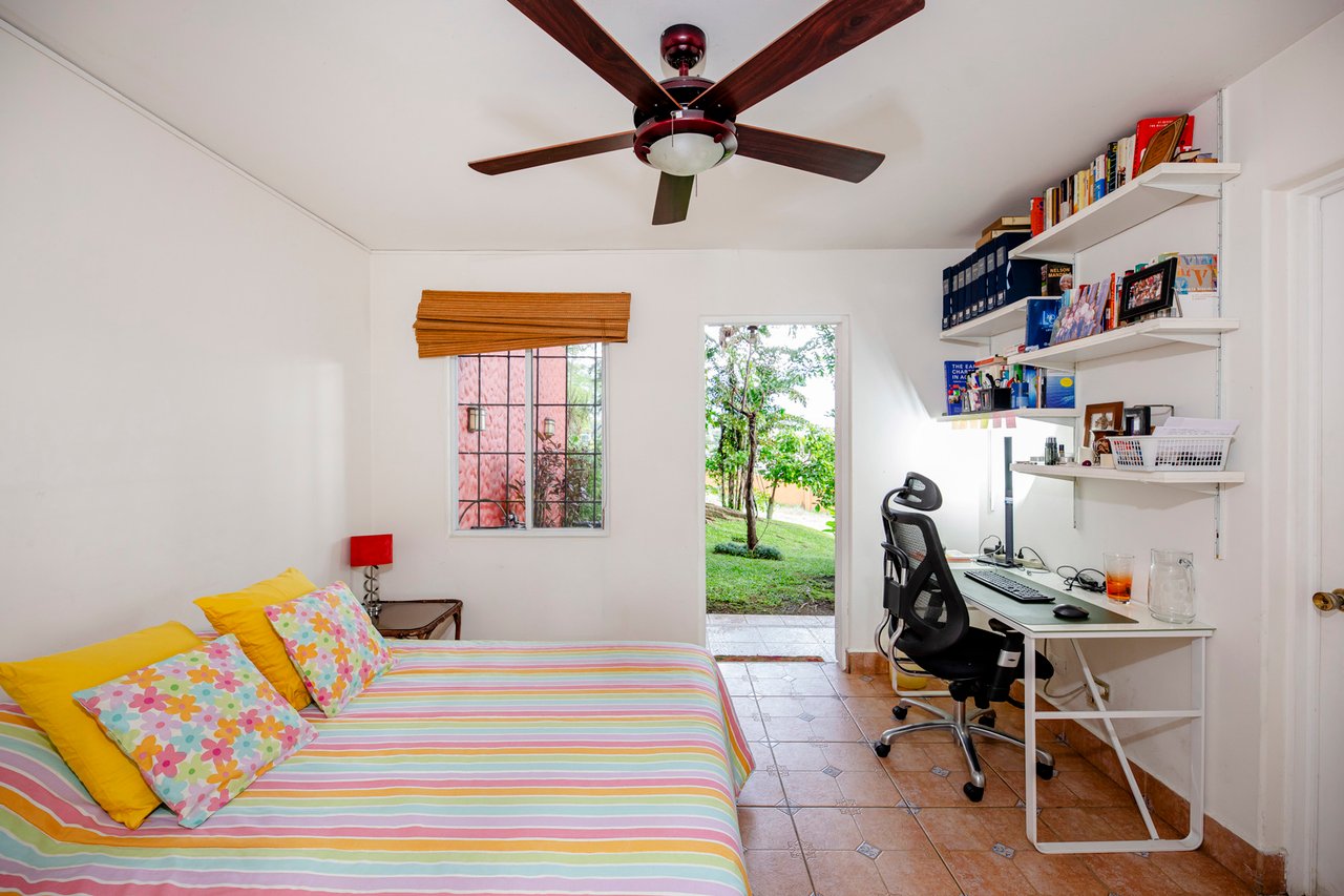 Artistic Mountain View Home, Santa Ana, San Jose