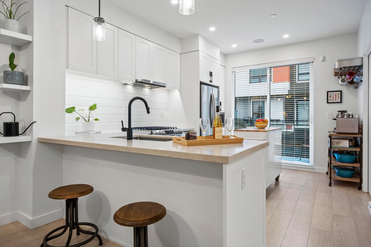 603-3021 St George St