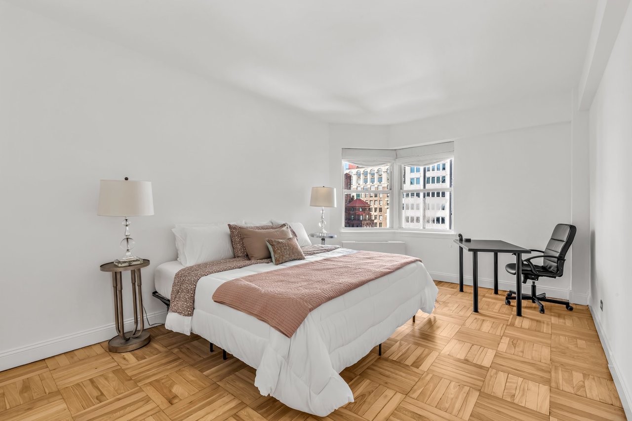 80 Park Avenue, 18P