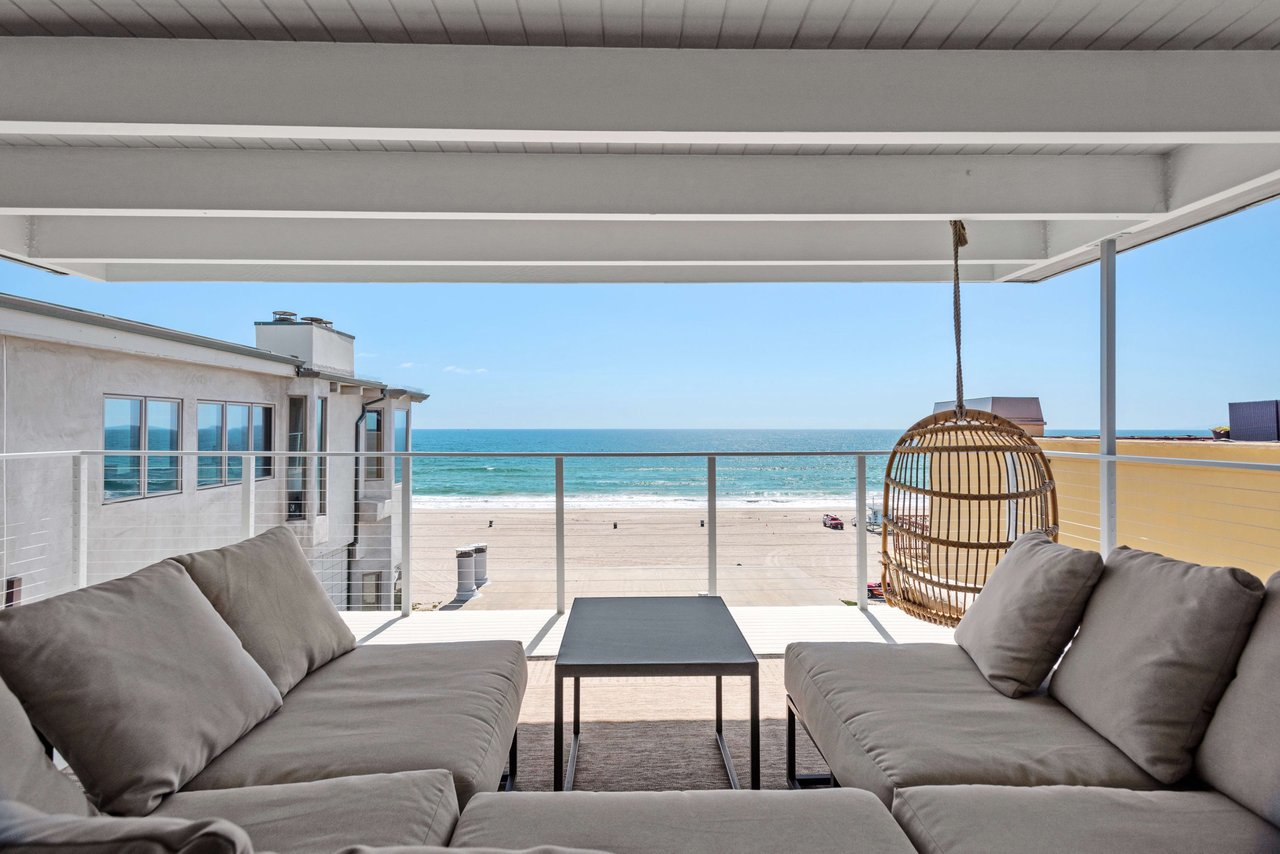2208 The Strand