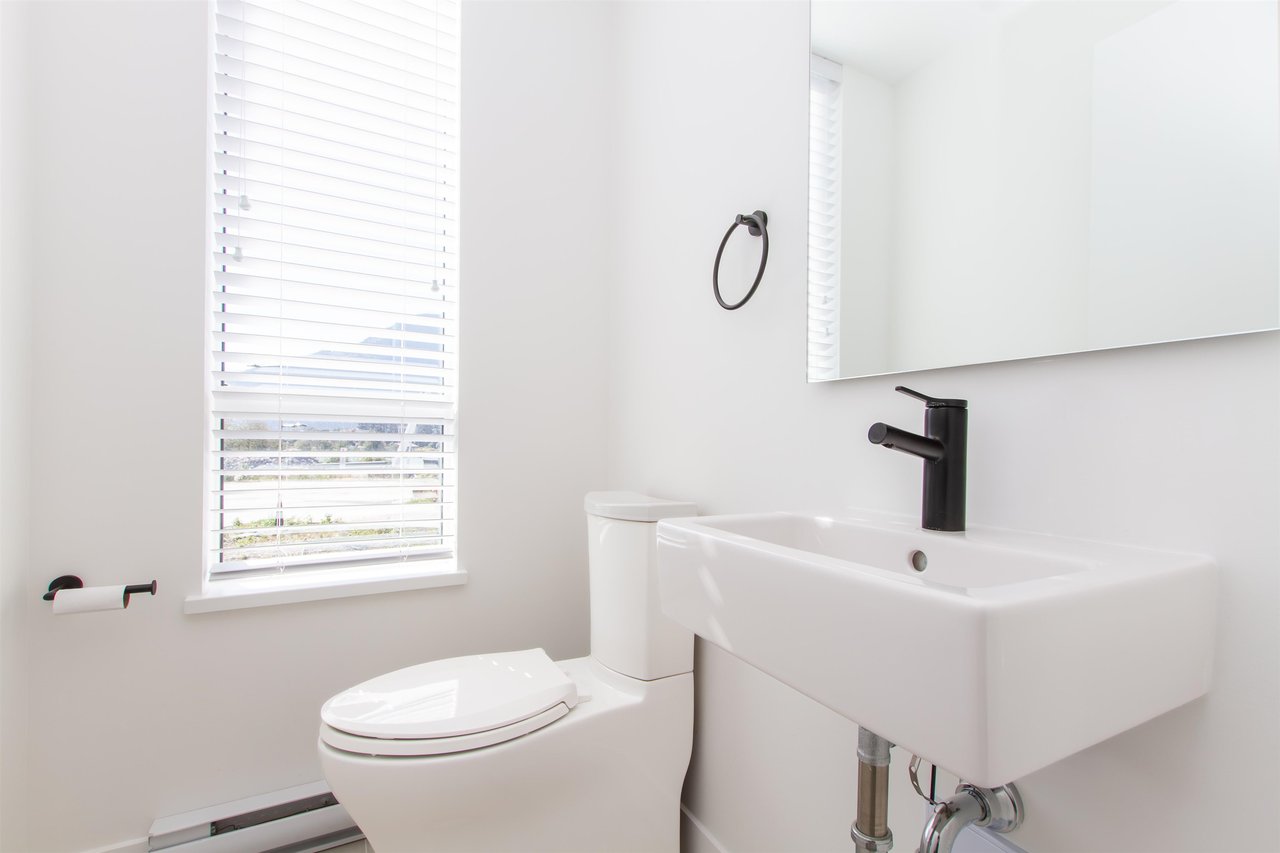 37985 Helm Way, Squamish