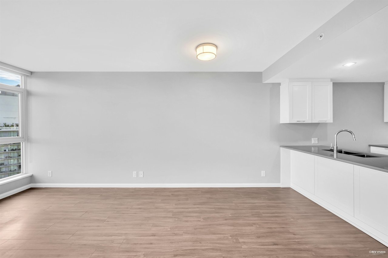 1706-520 Como Lake Ave