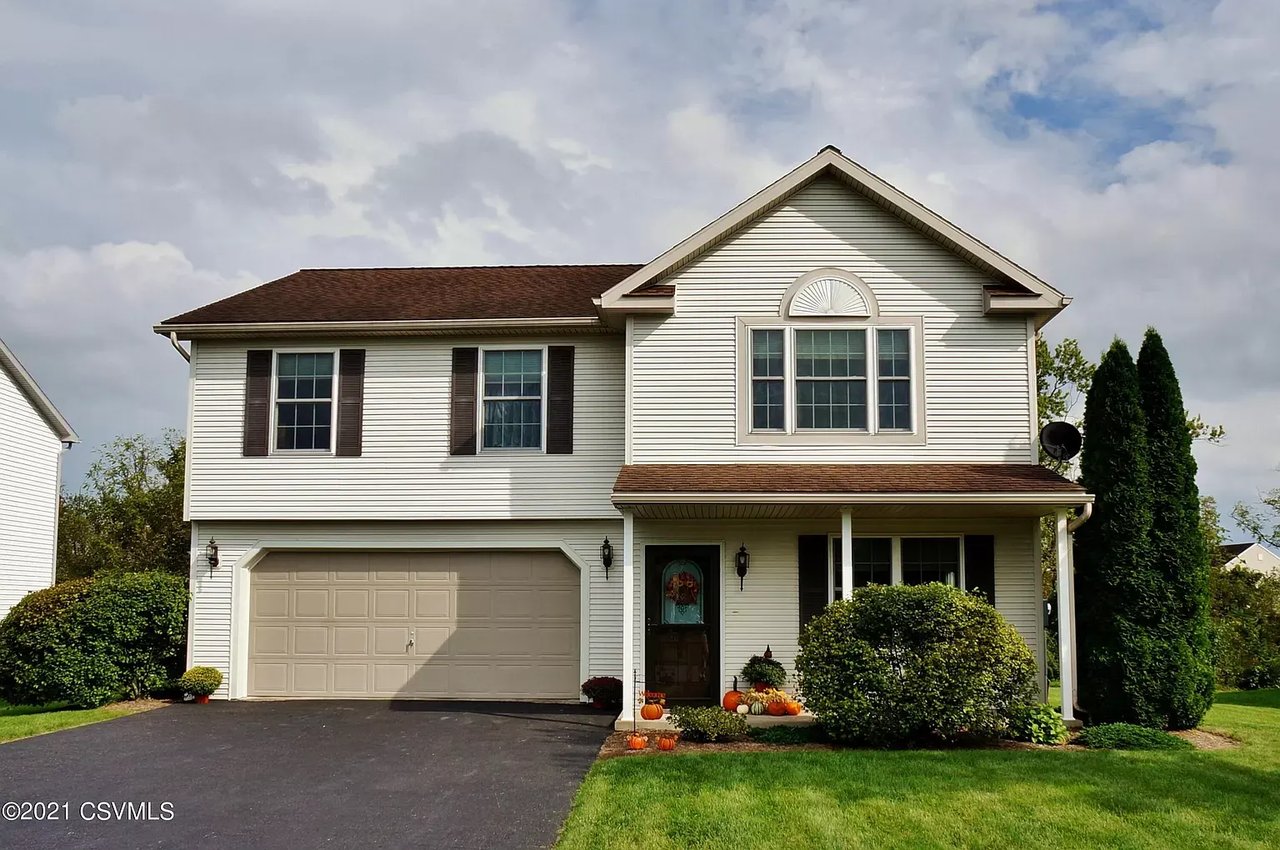 128 Darlene Ct