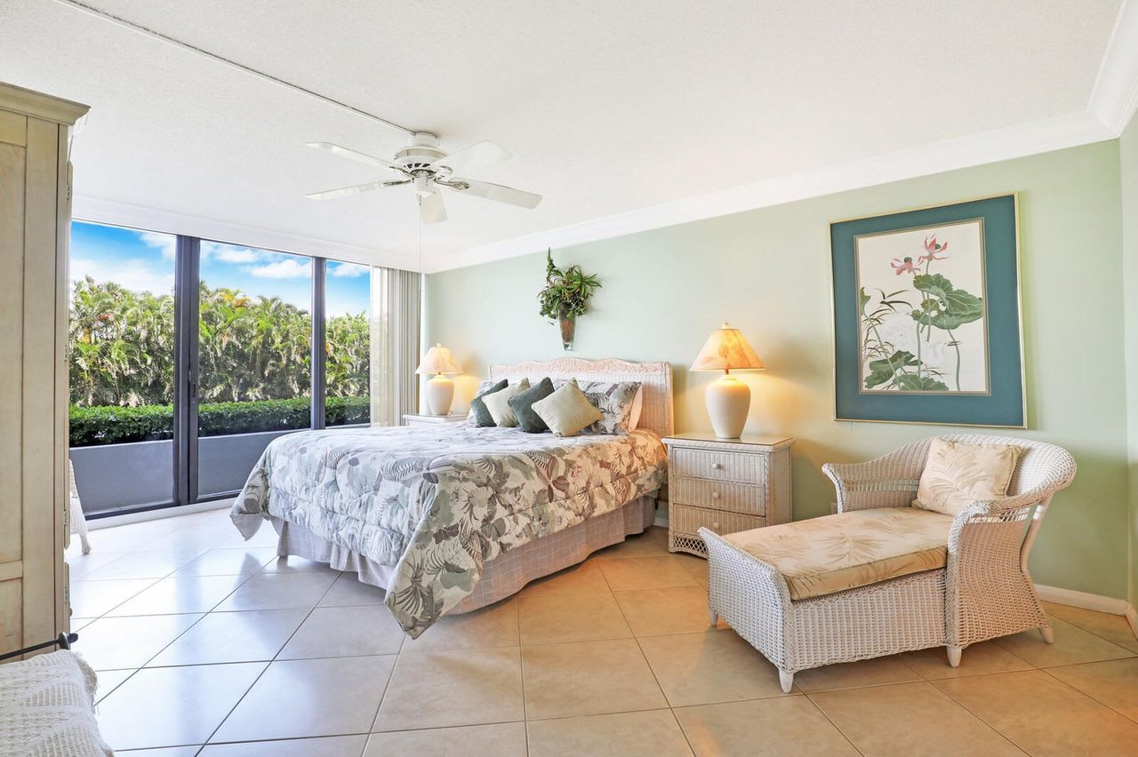 122 Lakeshore Drive #2320