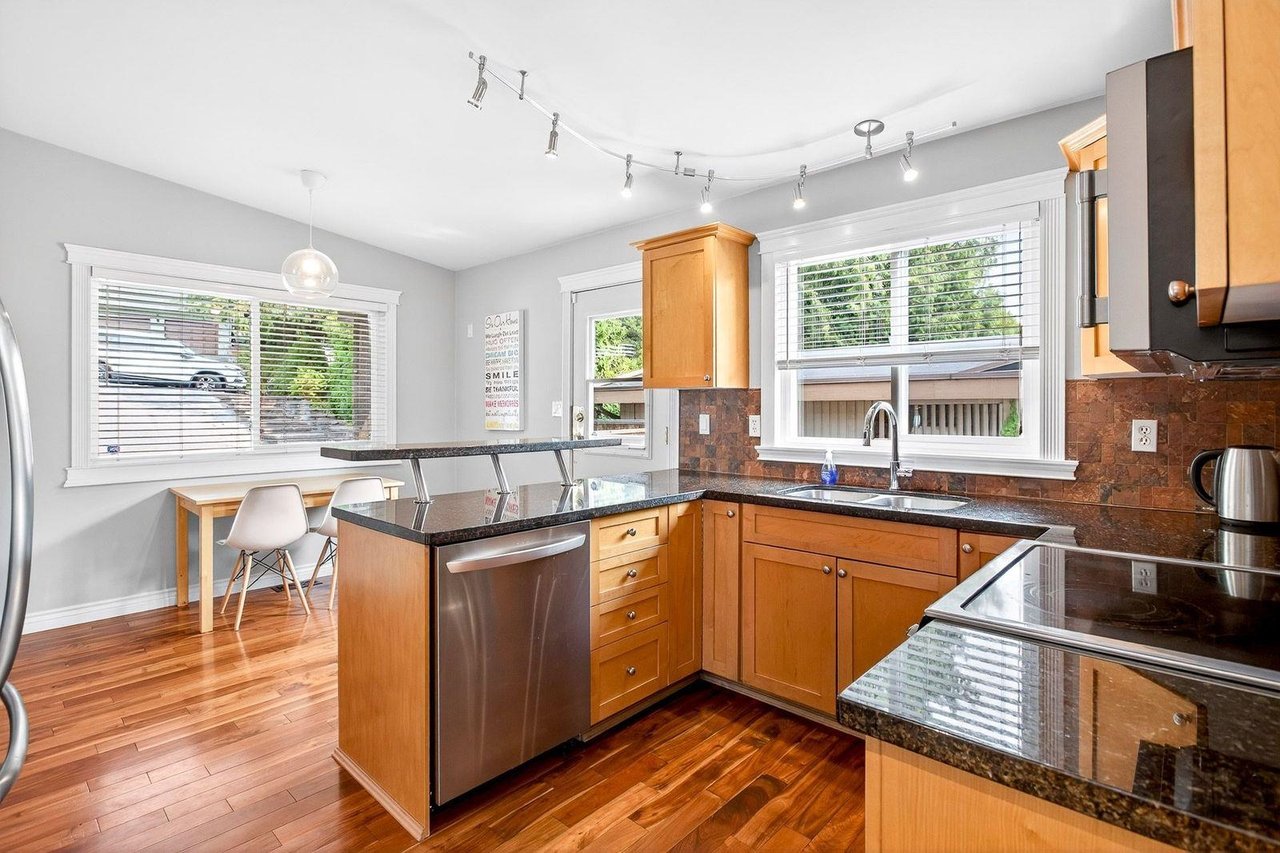 320 Dartmoor Dr