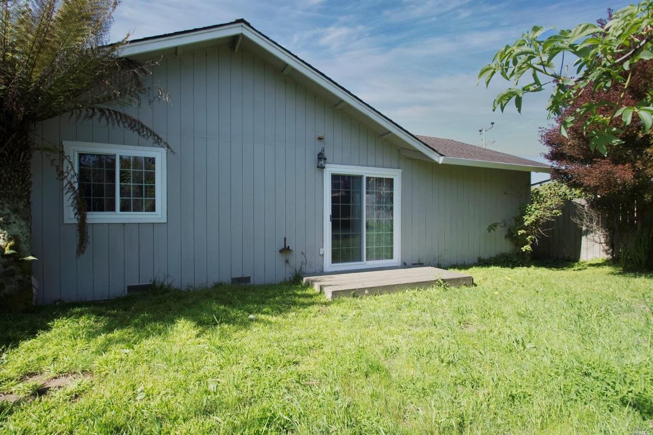 1210 Windy Ln