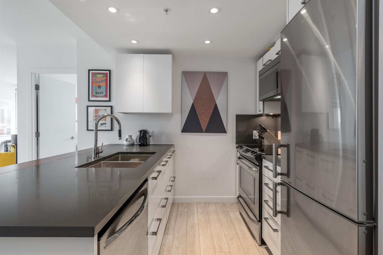 1202-983 E Hastings St