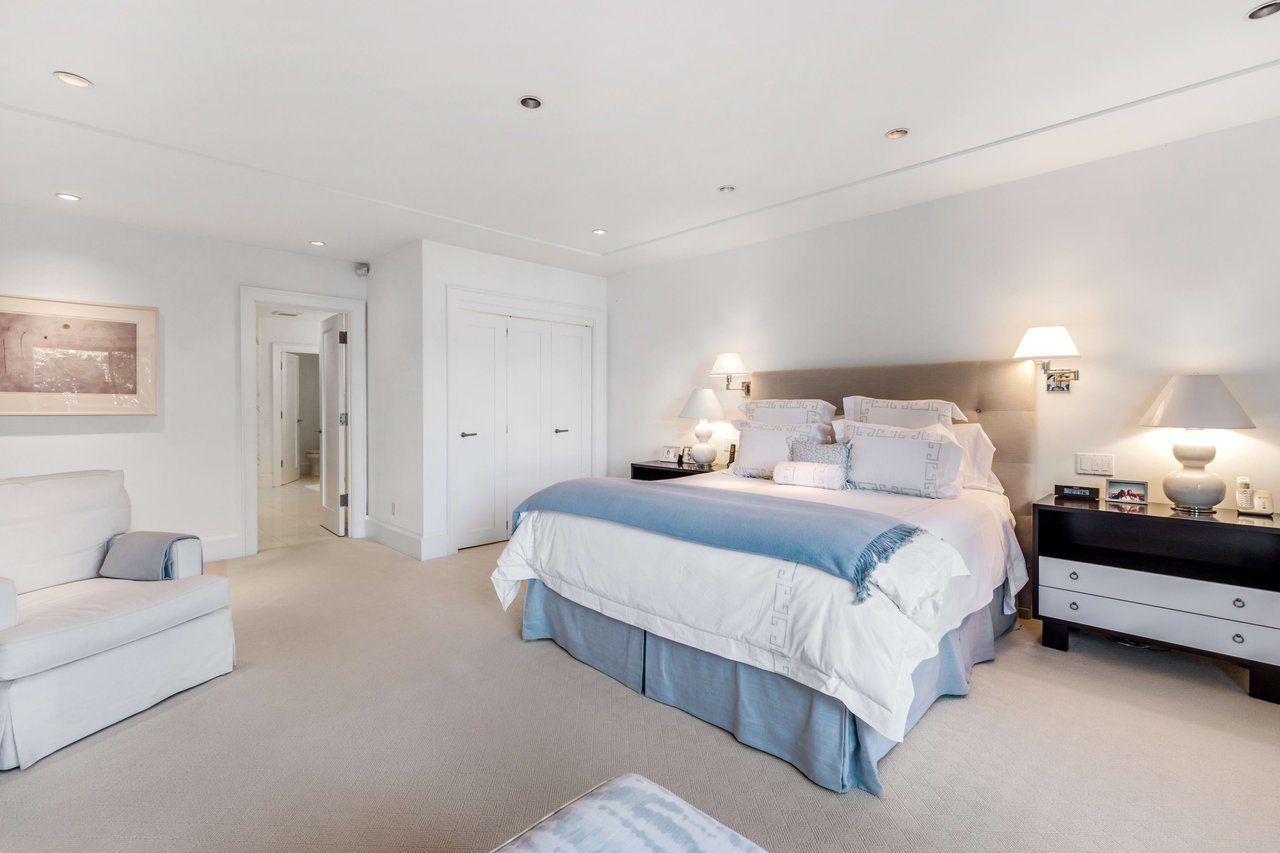 3,700sf+ Three Bedroom Condo With East Bay Views