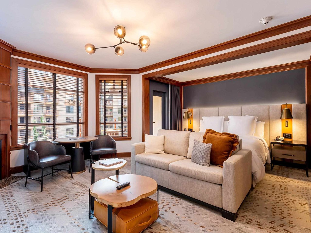 557-4591 Blackcomb Wy