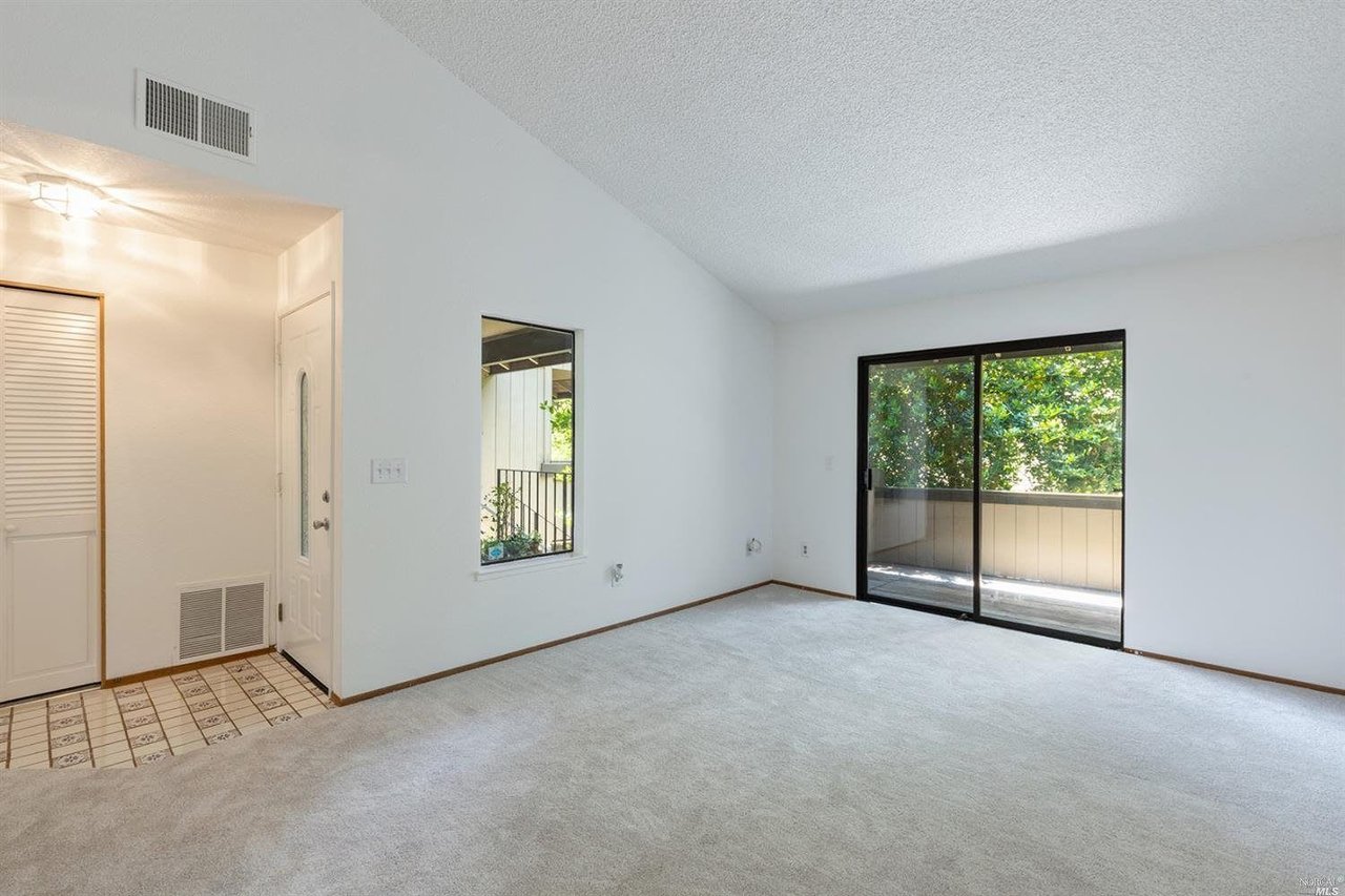 69 Creek Ct