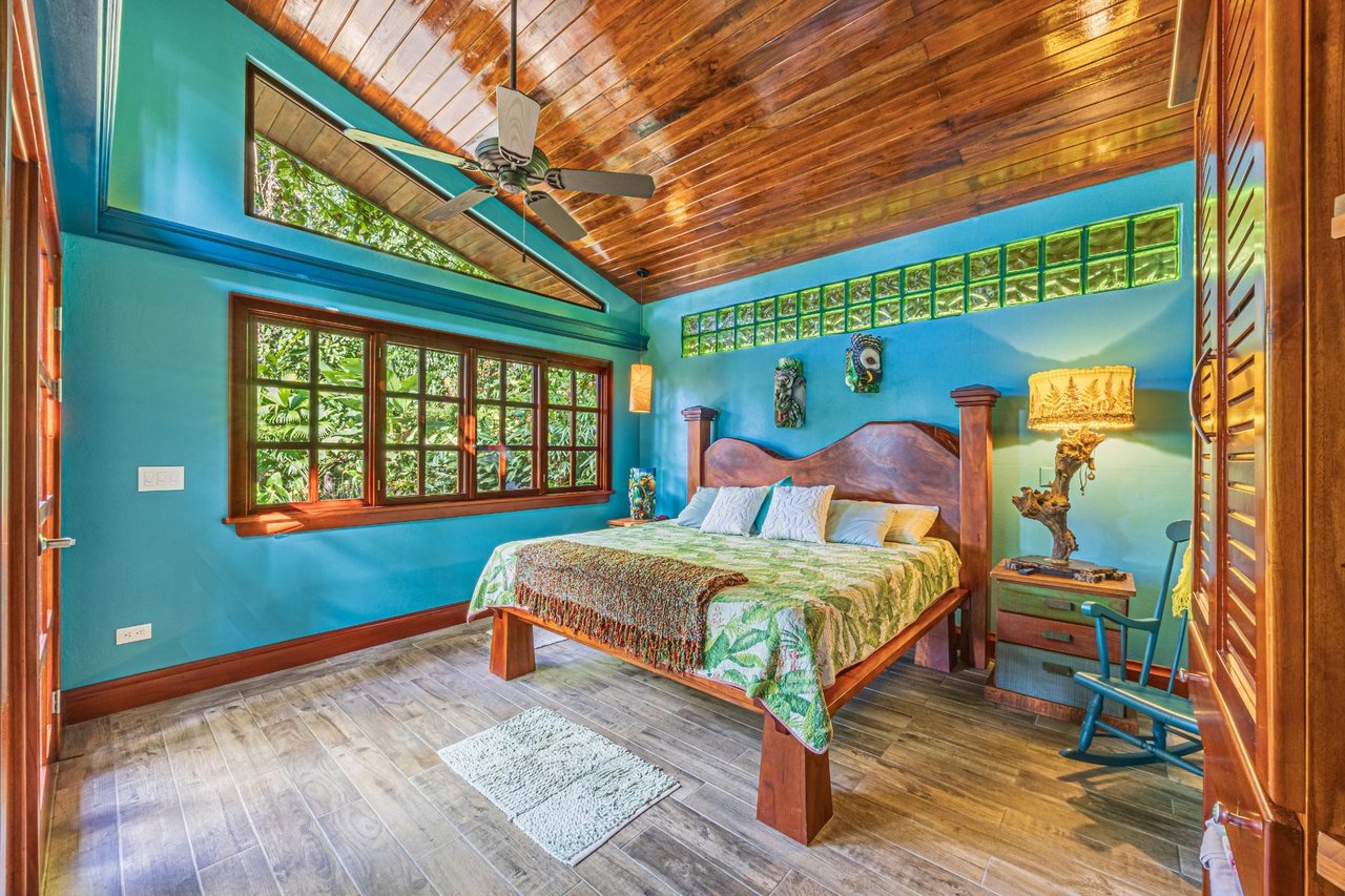Modern Rainforest Villa Guest House, Dominical, Puntarenas