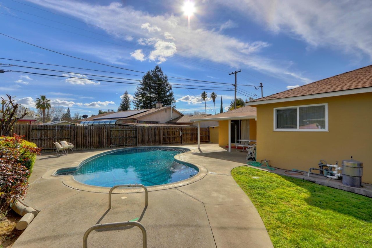 2448 Northview Dr
