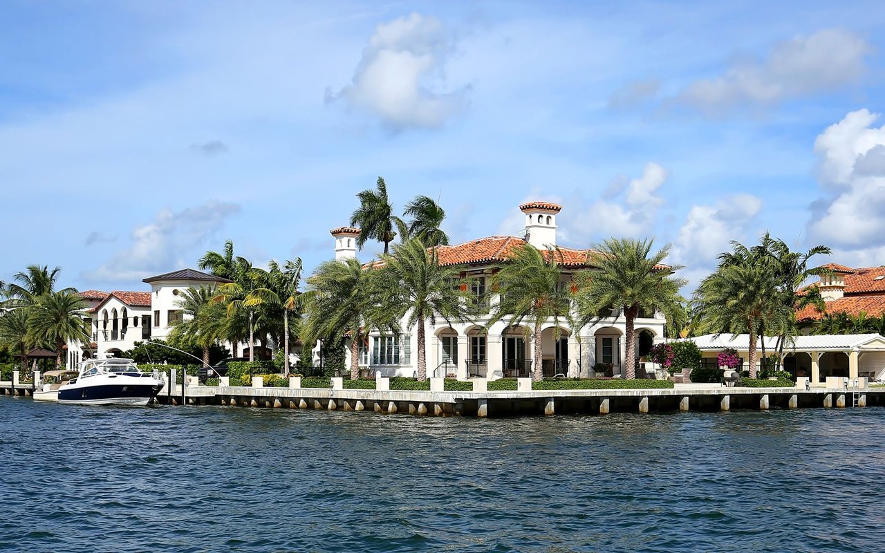 Warning: You May Fall in Love with These 5 Waterfront Homes