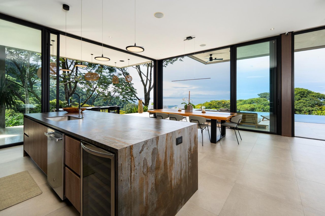 Architectural Whale Tail Villa, Dominical, Puntarenas