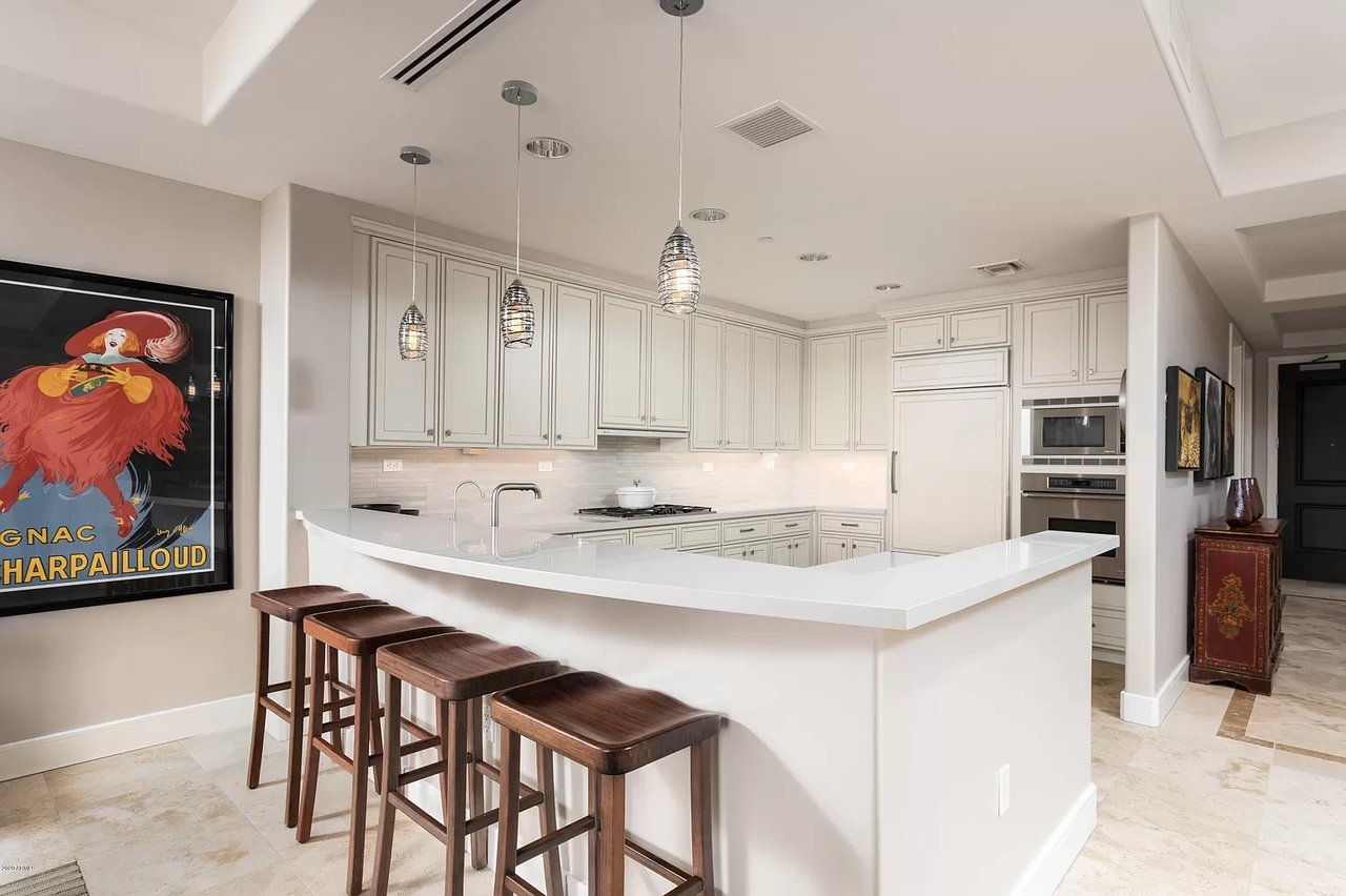2211 E Camelback Rd, #206