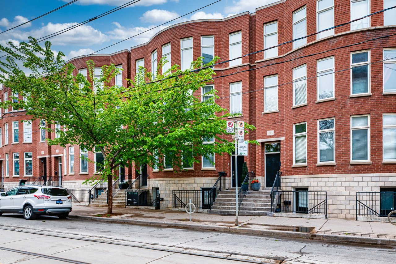 492 King St E