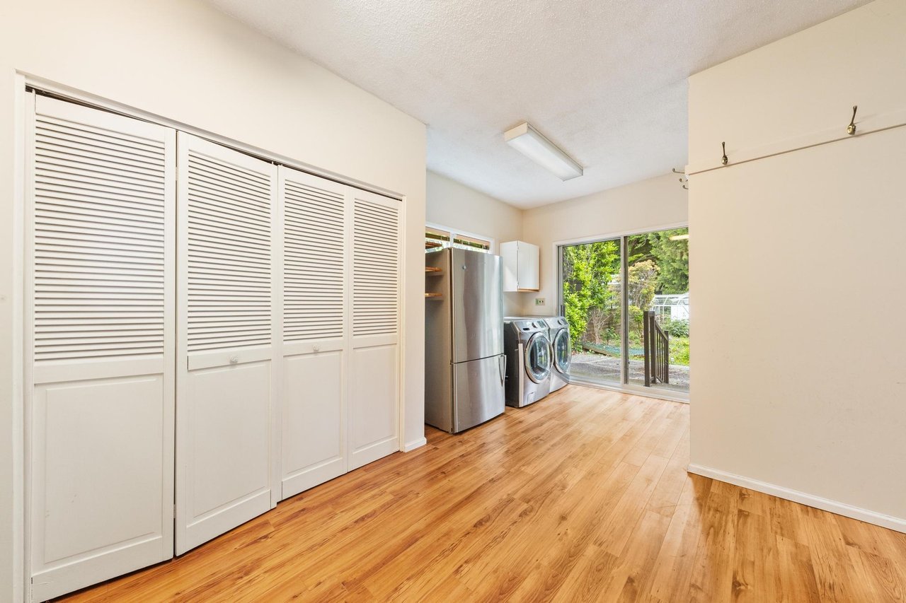 2050 Westdean Cres Cres