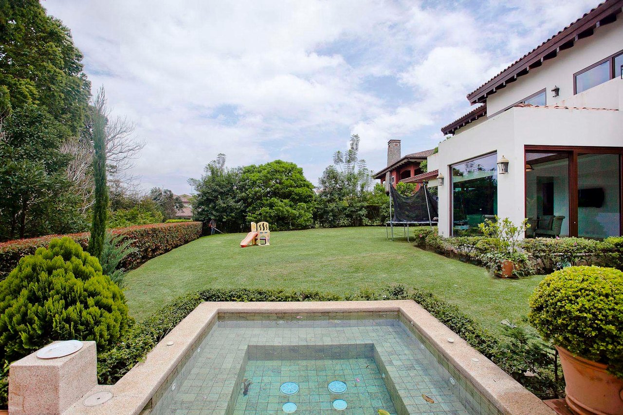 Grand Golf Course Luxury Estate, Curridabat, San Jose