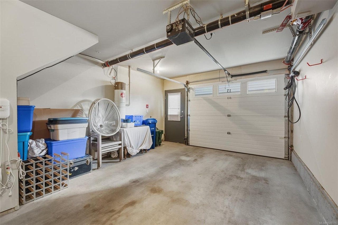 13-60 Dallas Rd, Victoria