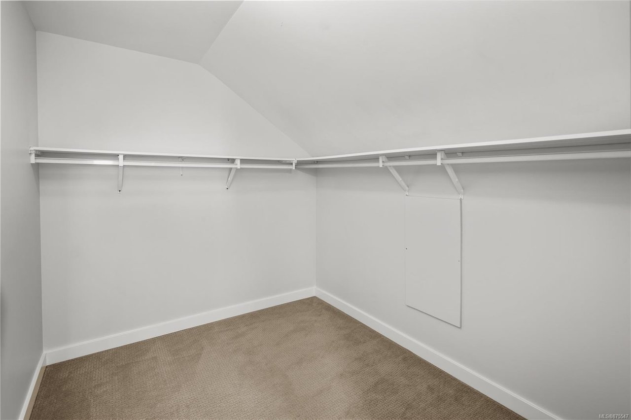 1054 Hillside Ave