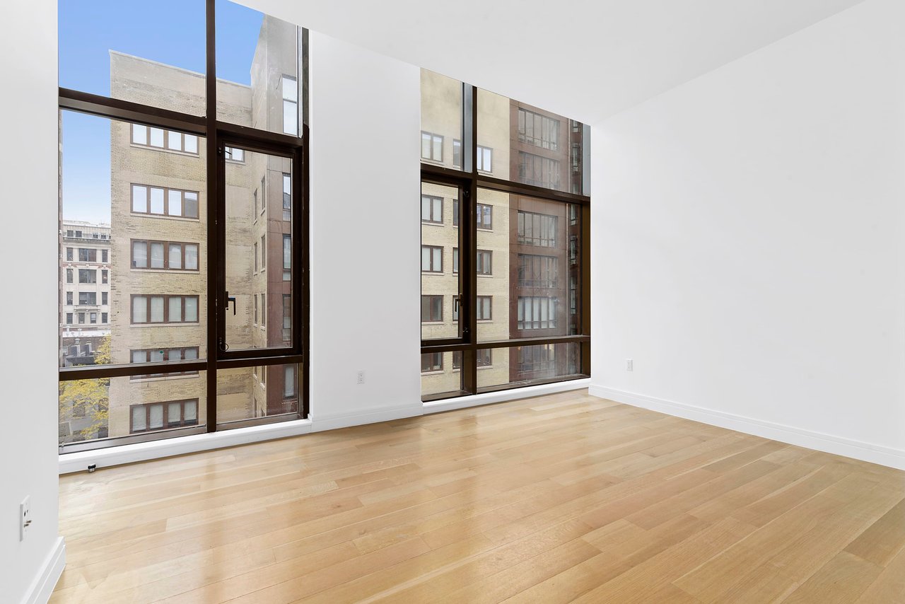 215 E 19th St TOWER-PH