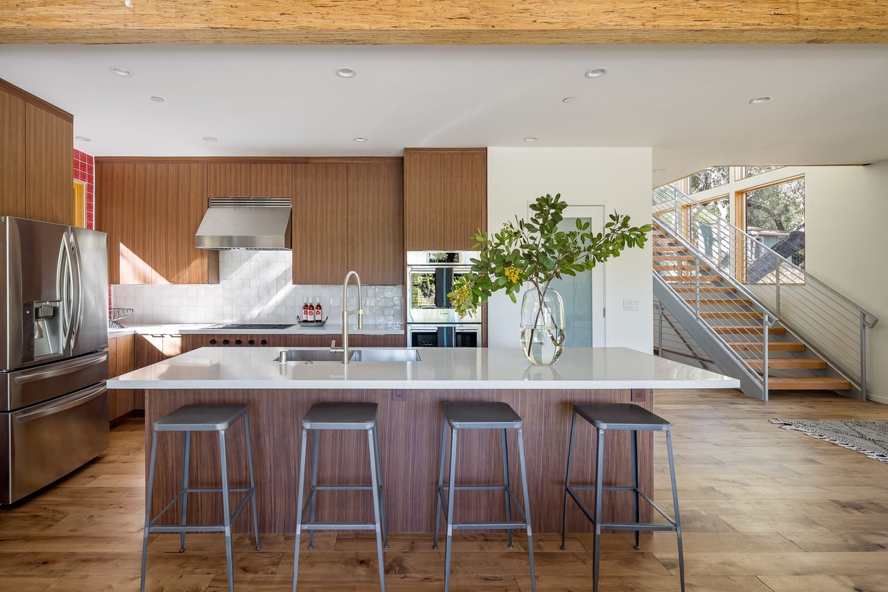 Modern Home with Organic Materials and Crisp Lines- Represented Buyer