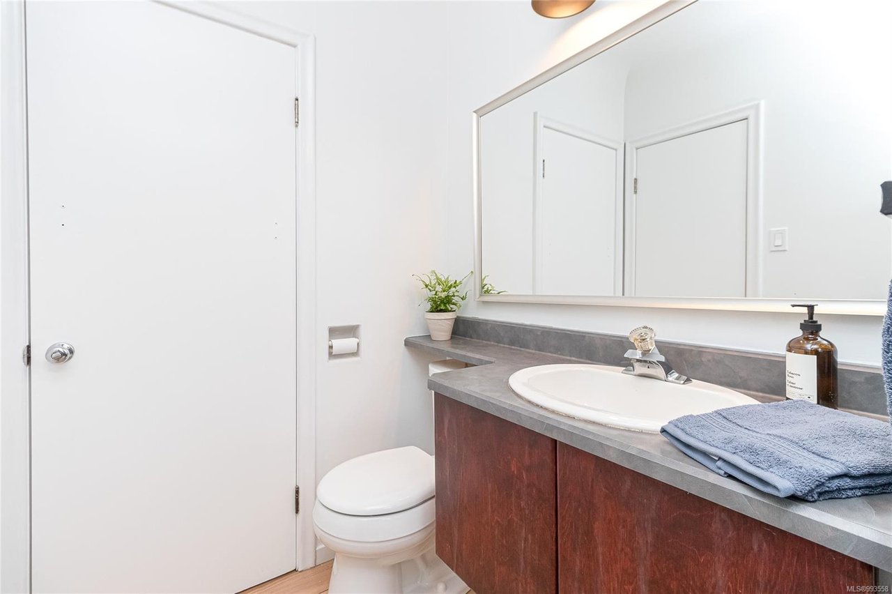 1867 Neil St, Saanich