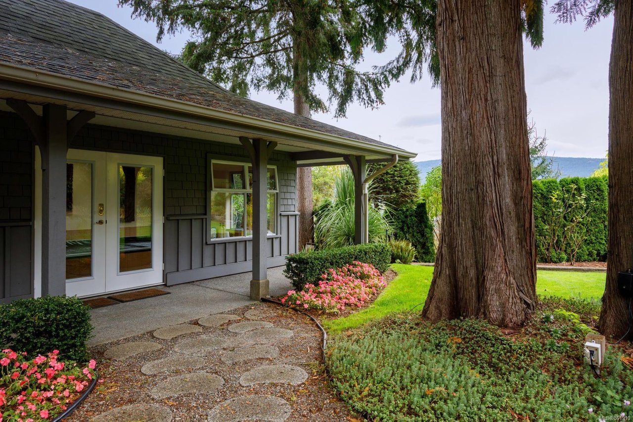 4349 Kingscote Rd, Cobble Hill