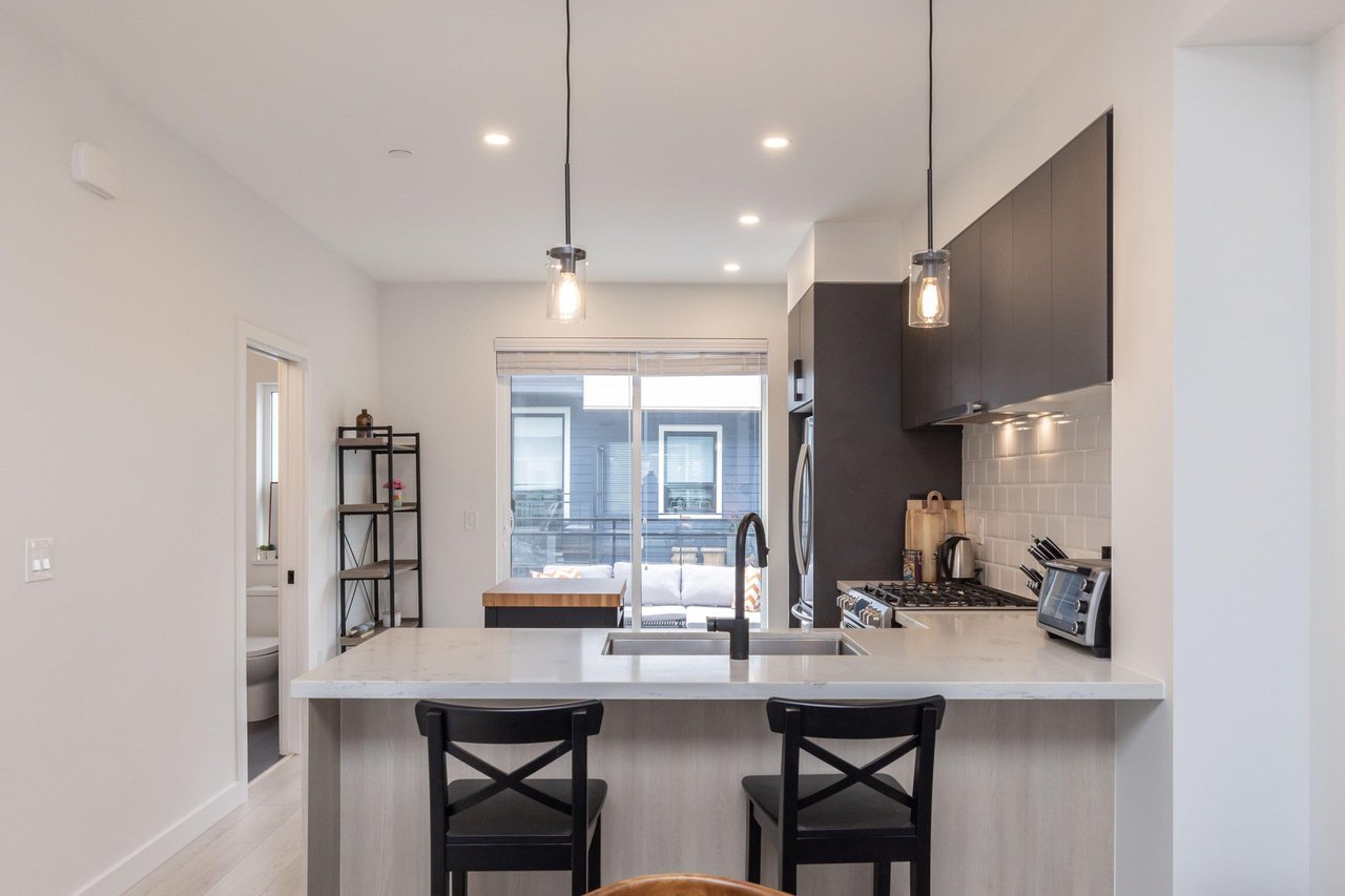 207-3105 St George St
