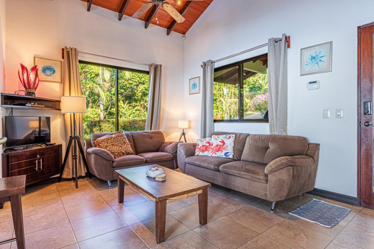 Whale Tail View Home, Dominical, Puntarenas