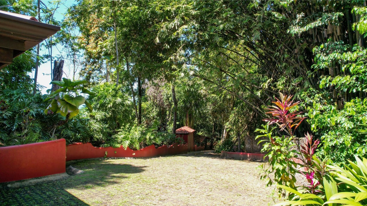 Colonial Oceanfront Estate, Dominical, Puntarenas