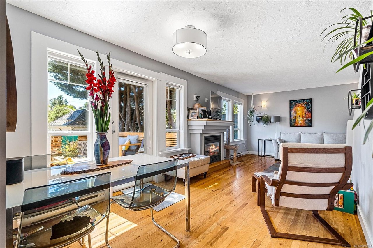 2-933 Empress Ave