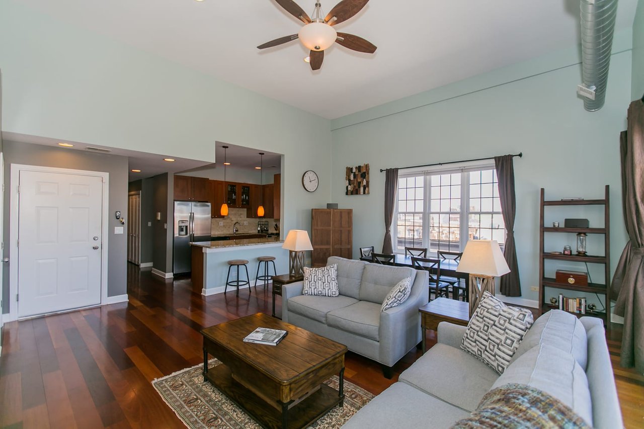 1125 W Belmont Ave, #4