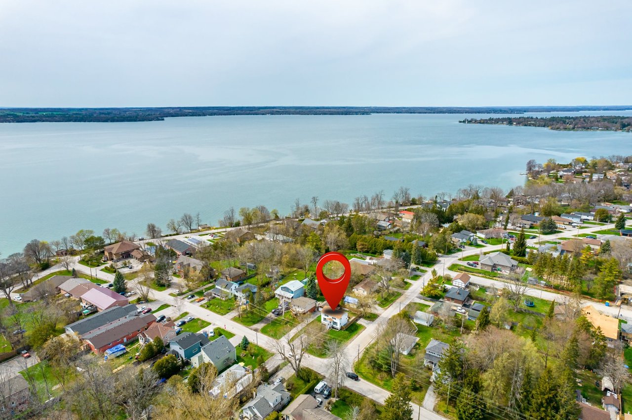 COLONIAL-STYLE HOME OFF LAKE SIMCOE